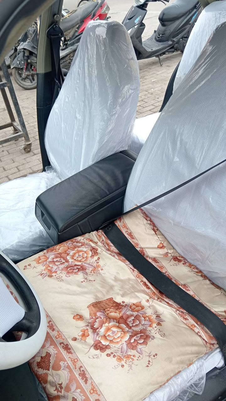 السلام عليكم بيجو بارص موديل 2011 مكينة وكير خير من الله بيهة جاملغ لخلفي صبغ بدون دواخل رقم بغداد بسمي السعر 30 وبيهة مجال  *********** بغداد مدينة الصدر
