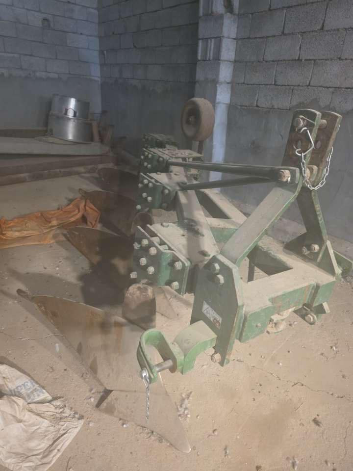 ئەوچار گاسنە لۆفرۆشتنە
ئەلپلەر
زۆرخاوینە كەم ئیشی كردیە
سەوداش هەیە بە ٥گاسنی فاو
رەقەم تەلەفۆن
***********
