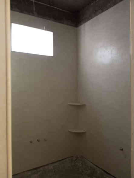 السلام عليكم  دار للبيع في حي الملايين الثانية تقطيع الملك المساحة الكلية [200] متر [105] بناء [95 متر ] حديقة وكراج الدار يتكون من ثلاث طوابق .
الطابق الاول : غرفة نوم وهول وستقبال ومطبخ وصحيات.
الطابق الثاني : ثلاث غرف نوم مع صحيات واحده منهم سويت.
الطابق الثالث : غرفة نوم وهول وسطح ناصي وعالي .
البيت مرحلة اولى كهربائيات وصحيات  مع سيراميك جدران كامل كوبنات حلان .
السعر المطلوب 130 مليون وقابل للتفاوض .
للاستفسار الأتصال على الأرقام التالية.
***********
