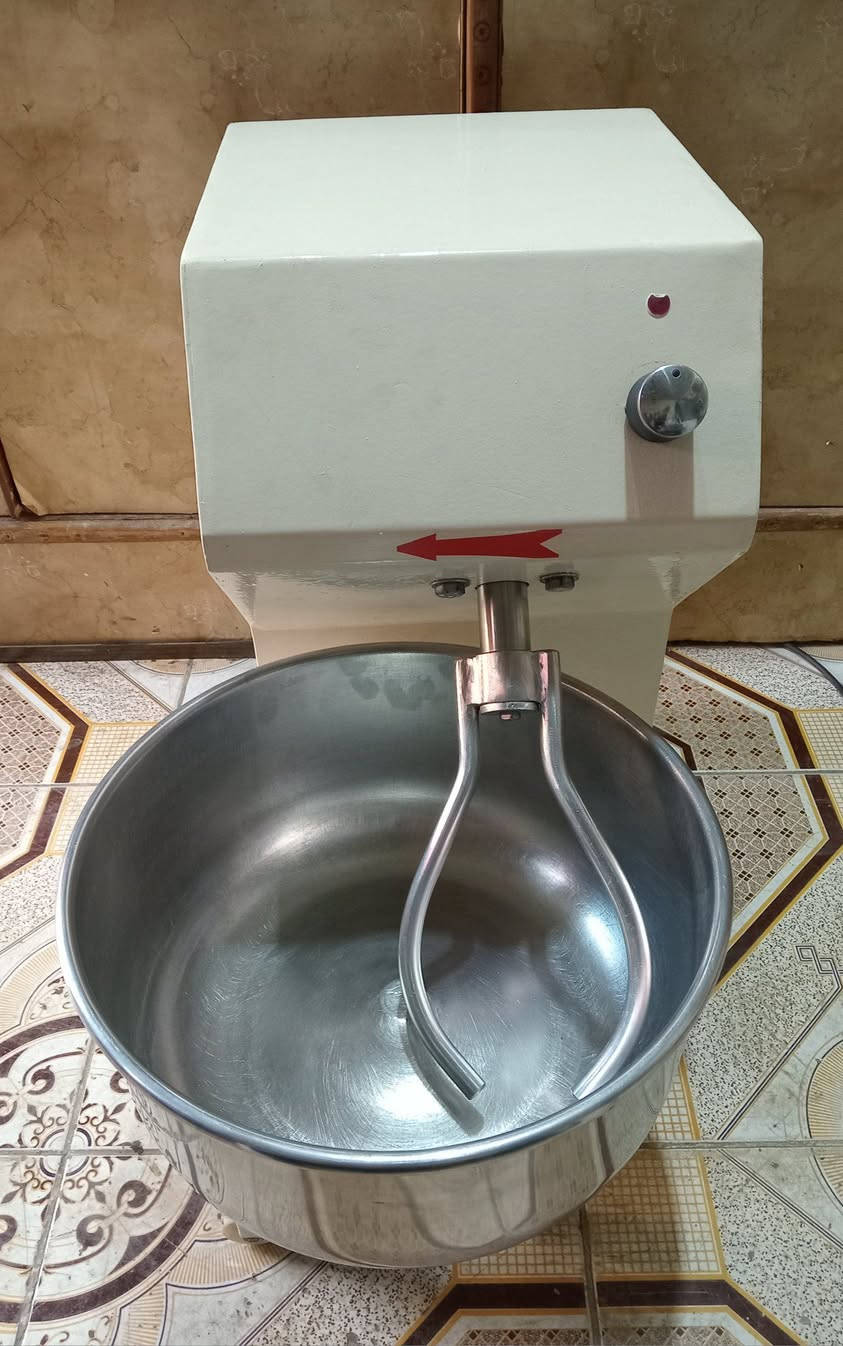 للبيع عجانه 10 كيلو صنع تركيا مكاني بغداد قرب الكاظمية السعر ٣٢٥
***********
