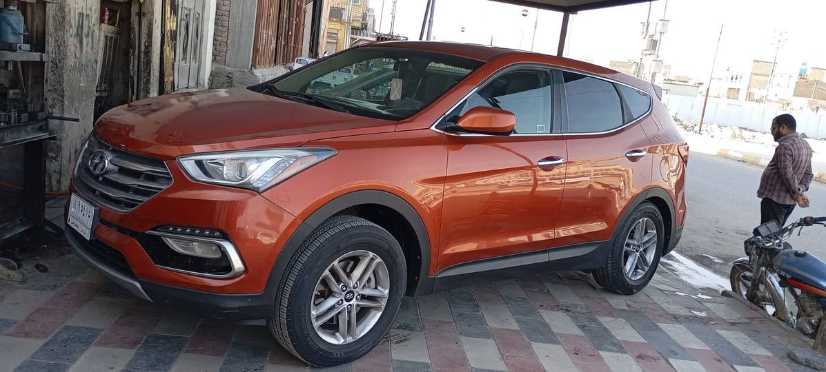 للبيع سنتافي 2017 وارد امريكي تبديل بنيد فقط بدون دواخل والباقي كفاله عامه جاهزه تخم تاير حداديه تبريد محرك 2400 مع الكير كفاله ماشيه 75.  الف فقط سيارة جديده لون برتقالي السعر 158. وبي مجال بسيط العنوان ناصريه مركز للاتصال ***********
