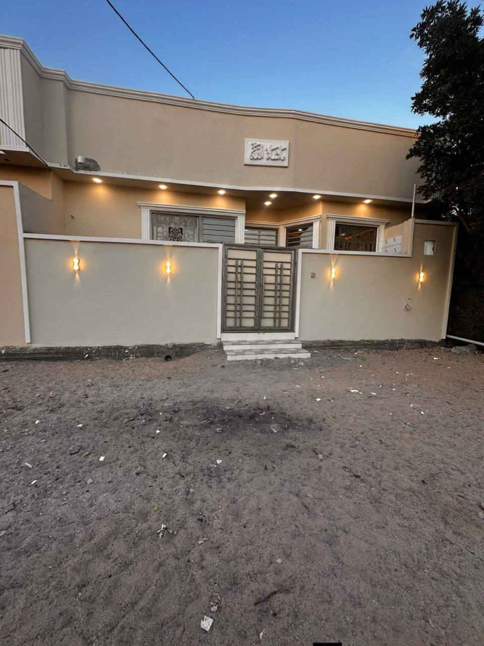 سلام عليكم دار سكن البيع
ابو الخصيب العوجه
***********

شارع المقيمين يبعد عن 

السايدين العوجه تغريبن 300متر

مكون من غرفتين وصالة ومطبخ وديوان

وحمامات داخلي وخارجي 

بناء حديث محد ساكن بيه

وفارق وجاهز السكن 
ومجاري الشط كبل 

ماطور وتانكيات وكيزر كامل 

من كلشي وكل الخدمات متوفره 

طابو زراعي عراقي 

المساحه 125متر

السعر 65وبي مجال

استفسار اتصل 

***********
