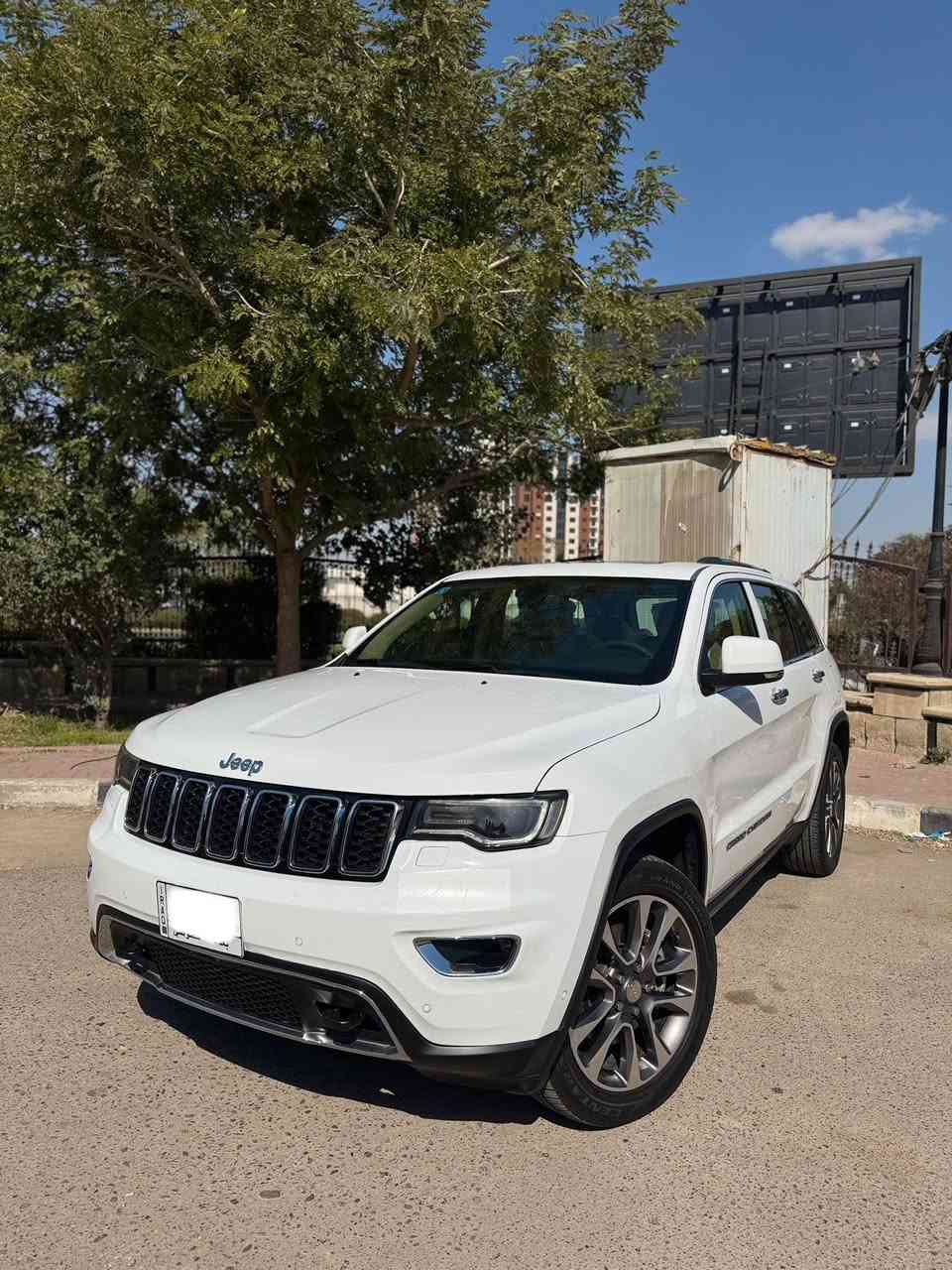 السلام عليكم
جيب 2018 خليجية لمتدد بلاص 3 شاشات 
كفالة من الصبغ والتبديل
جديدة سيارة ومناقصه شي
السعر 24.300$ وبيه مجال بسيط
مكاني بغداد السيدية
***********
