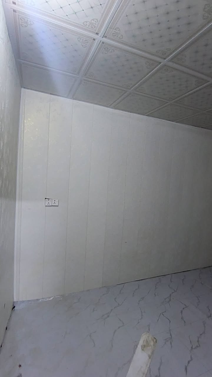 البيع دولان بل جمهوري شارع سالم يم مدرسه الرسالة رابع بيت عن الشارع العام مساحته ٩٠ متر واقع حال ١٠٠ متر  غرفه وصاله ومطبخ وصحيات سعره ٣٥ مليون ***********
