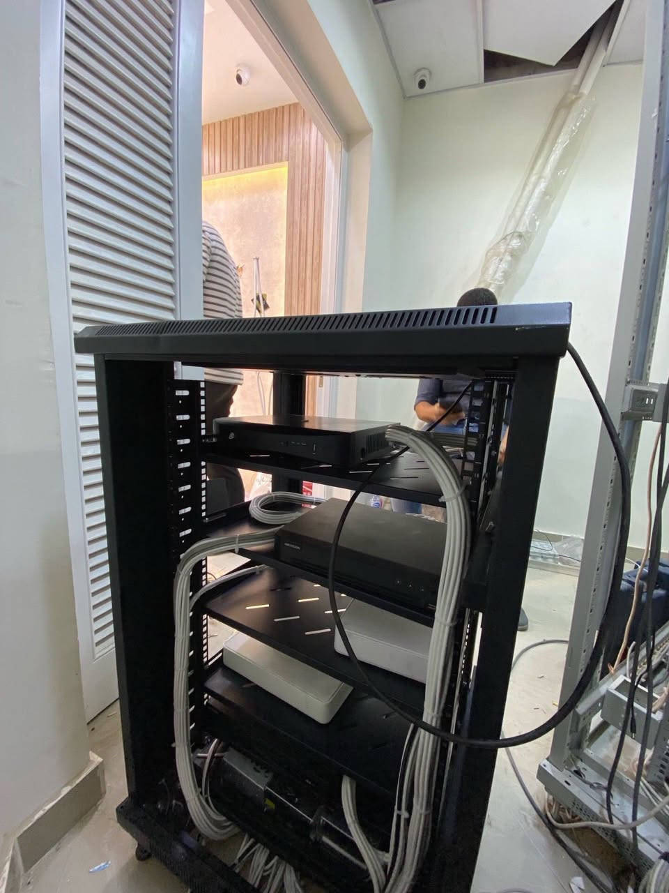 🔹 Future Land Company 🔹
خبرة أكثر من 5 سنوات في تقديم الحلول التقنية للمنازل والشركات والمؤسسات

نقدّم خدمات متكاملة تشمل:

✅ تجهيز وتنصيب وصيانة كاميرات المراقبة بجميع أنواعها (داخلية وخارجية – IP & Analog)
✅ إنشاء غرف سيطرة مركزية مع إمكانية نقل الصورة لمسافات بعيدة
✅ أجهزة البصمة وتنظيم حضور وانصراف الموظفين
✅ أنظمة الأقفال الذكية (Smart Locks) لجميع أنواع الأبواب
✅ حلول فعالة لمشاكل الإنترنت والشبكات في المشاريع والمؤسسات
✅ تركيب وصيانة أنظمة IP Phone للفنادق والشركات
✅ تنصيب كاميرات PTZ المتحركة بدقة عالية
✅ منظومات الصوت المركزية للمؤسسات والمراكز التعليمية

📍 نخدم:
المنازل – الشركات – المحلات – المدارس – المعامل – المشاريع – الدوائر الحكومية

🔧 فريق هندسي وفني متخصص
📦 ضمان حقيقي وخدمة ما بعد البيع
💡 معتمدون على أفضل الأنظمة العالمية:
Dahua – Hikvision – UNV – HiLook – وغيرها

 للتواصل:

📞 ***********

📸 نوثق أعمالنا على صفحتنا، تابعونا للمزيد من المشاريع والمعلومات التقنية.
🚀 مستعدون لتلبية طلباتكم داخل بغداد وجميع المحافظات.

#المستقبل #حلول_ذكية #كاميرات_مراقبة #شبكات #أنظمة_بصمة #IP_Phone #PTZ #أنظمة_أمان #CCTV_Iraq #Dahua #Hikvision #Iraq_Technology
