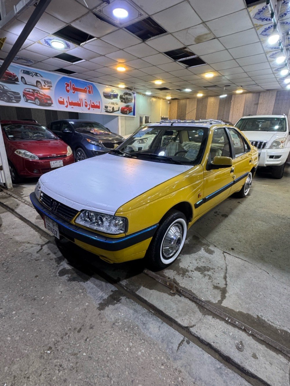 السيارة معروضة للبيع، تتميز بلونها الأصفر اللامع وحالتها الجيدة. السيارة نظيفة من الداخل ومصانة بشكل جيد. جميع التفاصيل والتجهيزات موجودة وتعمل بكفاءة. جاهزة للاستخدام اليومي أو للعمل التجاري كسيارة أجرة.