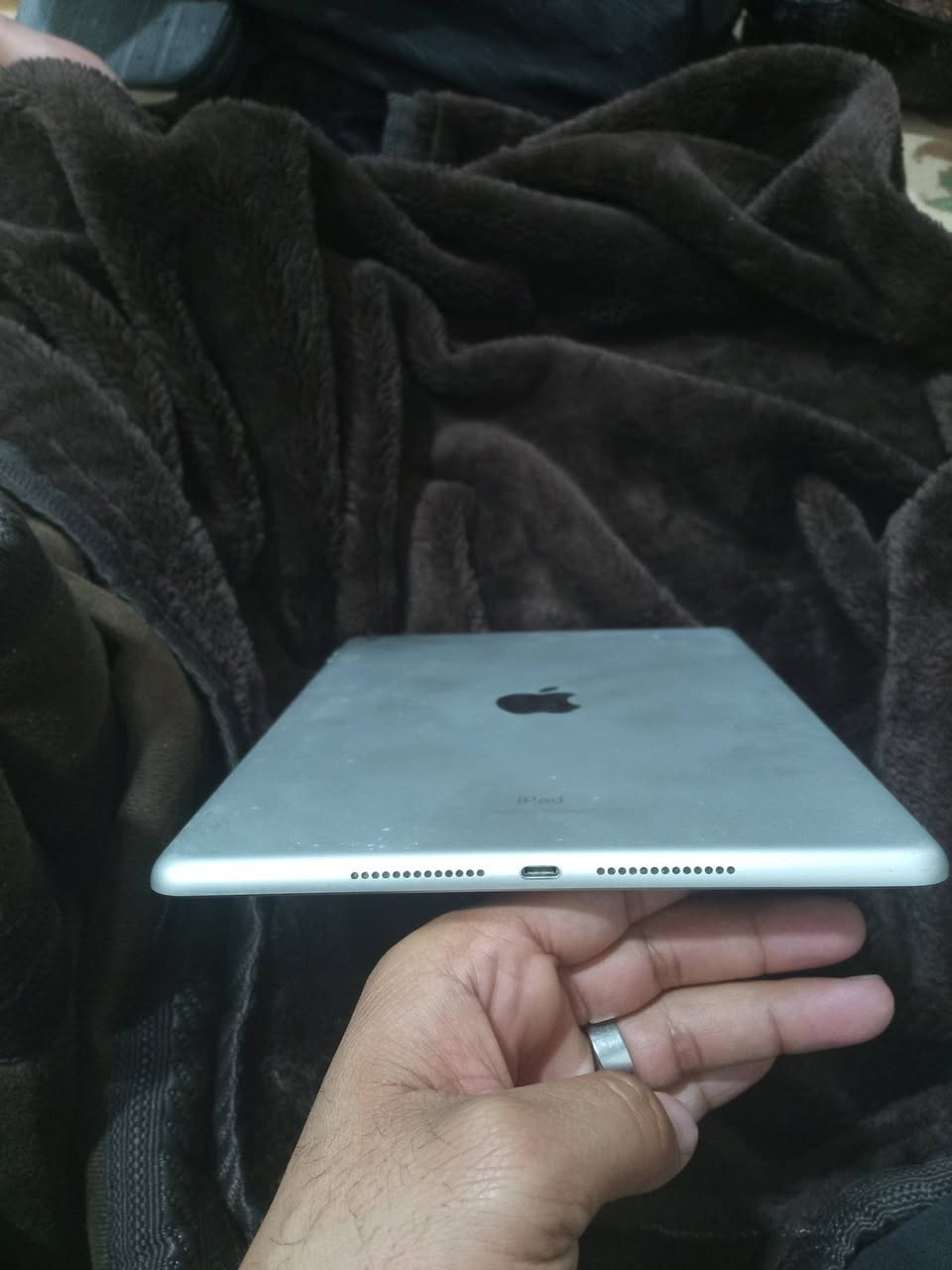 ايباد 9
ذاكره 64
مكفول من كلشي اضافه 99/ 100
مكان كربلاء سيطره الابراهيميه 
تفحص له تأخذه 
بدون شاحنه 
كارتونه وياه 
السعر 300 الاتصال على الرقم ***********
الخاص مفتوح
