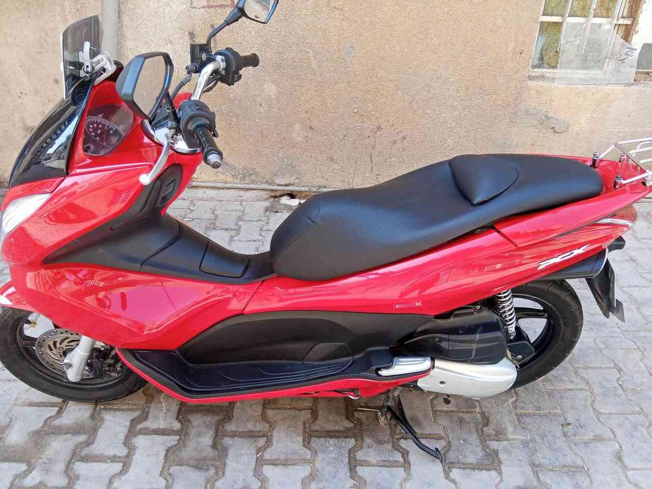 سلام عليكم اخوان 
1- pcx جيل أول مرقم بغداد
دراجة بسمي تحويل ثاني يوم

2- محرك 125cc دراجة نضيفة ماشية 28الف 
كفراتهة امبدلة تجاري 

3- مكاني بغداد الاسكان 
 قرب المنصور  اخوان الشراي يتصل ***********
