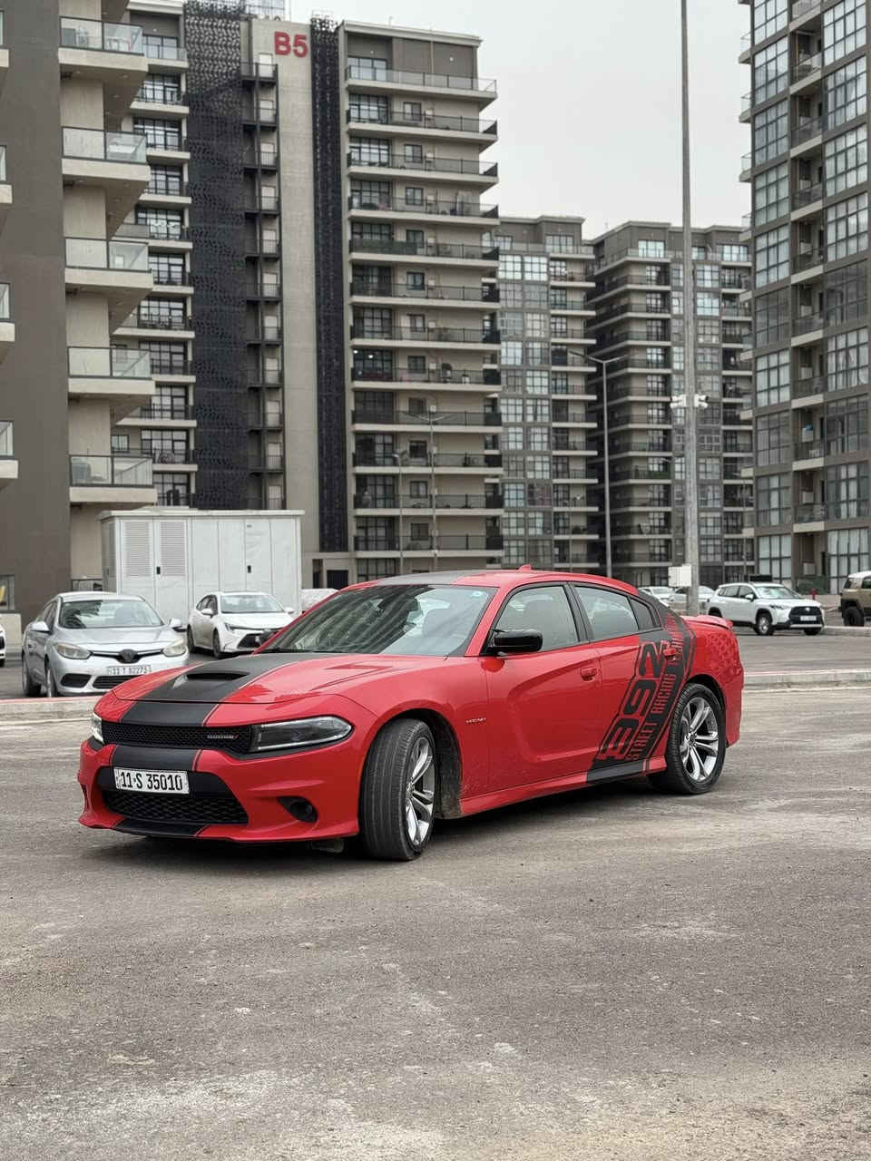 للبيع دوج جارجر RT موديل 2022

سيارة قوية ومرتبة، استعمال نظيف وما بيها صرفية
محرك HEMI 5.7 الممشى (49,600 ميل)

🔹الموصفات 
شاشة جبيرة تحكم سترين كامل حساسات كامرة خلفية 
نظام صوت ممتاز وباقي الموصفات معروفة بل RT

🔹 الحالة:
السيارة نظيفة وجاهزة
حادث خفيف وتم تبديل الدعامية الأمامية فقط
✔️ بدون أي تأثير على الشاصي أو المكينة 

🔹مكان السيارة بغداد 
📍 جاهزة للفحص بأي مكان
💰 السعر: 26.500

📞 للاستفسار 
***********
