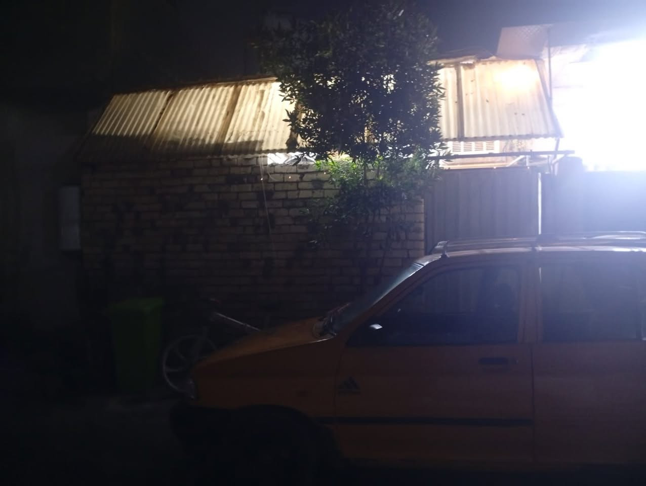 سلام عليكم بيت50متر للبيع زراعي الزعفراينه شارع الزوراء اتبليط واصل للباب سقف سندويج بيت نضيف ومرتب *********** السعر 45
