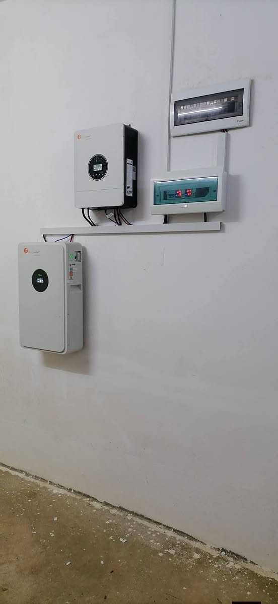تم نصب منظومة طاقة شمسية في القيارة وادي الصفى ⚡🔋🔌💡
نهارا 10 امبير
ليلا 20 امبير/ساعة
انفيرتر 6 كيلو فلستي
بطارية 5 كيلو فلستي ليثيوم 
الواح 630 W
حديد مغلون 4×4 سمك 2 ملم حقيقي
سيركت حماية متكامل ويشمل قاطع DC للالواح مع فيوز حماية وقاطع حماية DC للبطارية مع جوزات حماية
اسلاك DC 4 ملم
للاستفسار الاتصال على الارقام 
***********
***********
مصطفى العنزي
