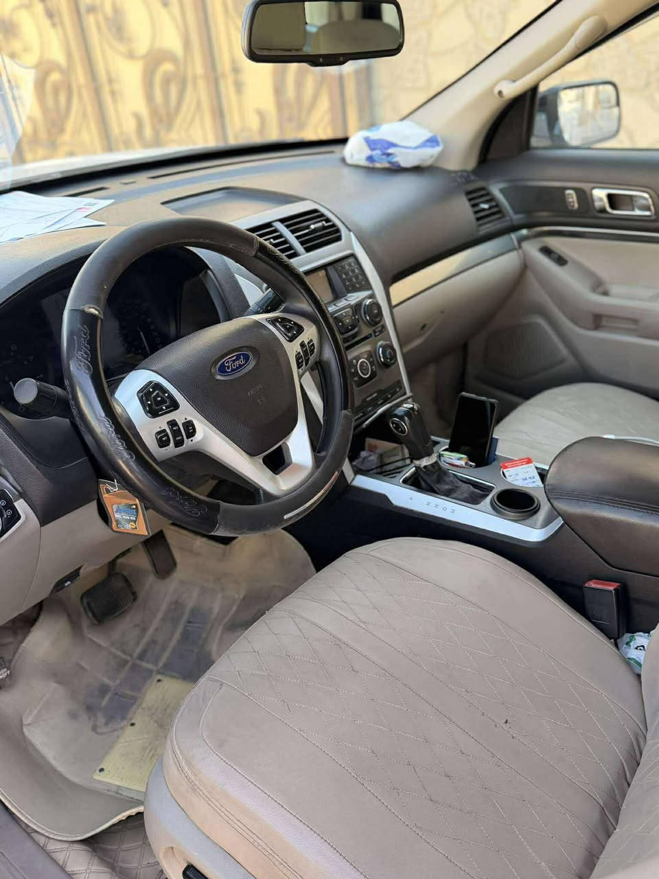 السلام عليكم اكسبلورر 2013 خليجي نيفا سنوية وهزة جديد بسمي  اربيل الماني قطعة وحده فقط باب السكن الامامي السيارة نظيفه كلش *********** ***********
