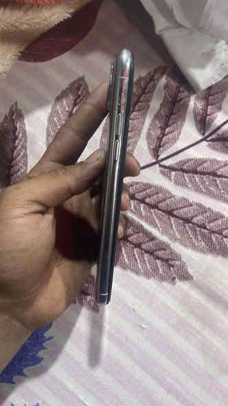 السلام عليكم من رخصت الادمن  ايفون 11 برو ماكس نموذج m الضهر مكسور وجامه مال وحده من الكامره مبدل شاشة وبطارية والبصمة وكفت من ورا التحديث للبيع السعر 180 وبيها مجال قليل حك الجية ***********
