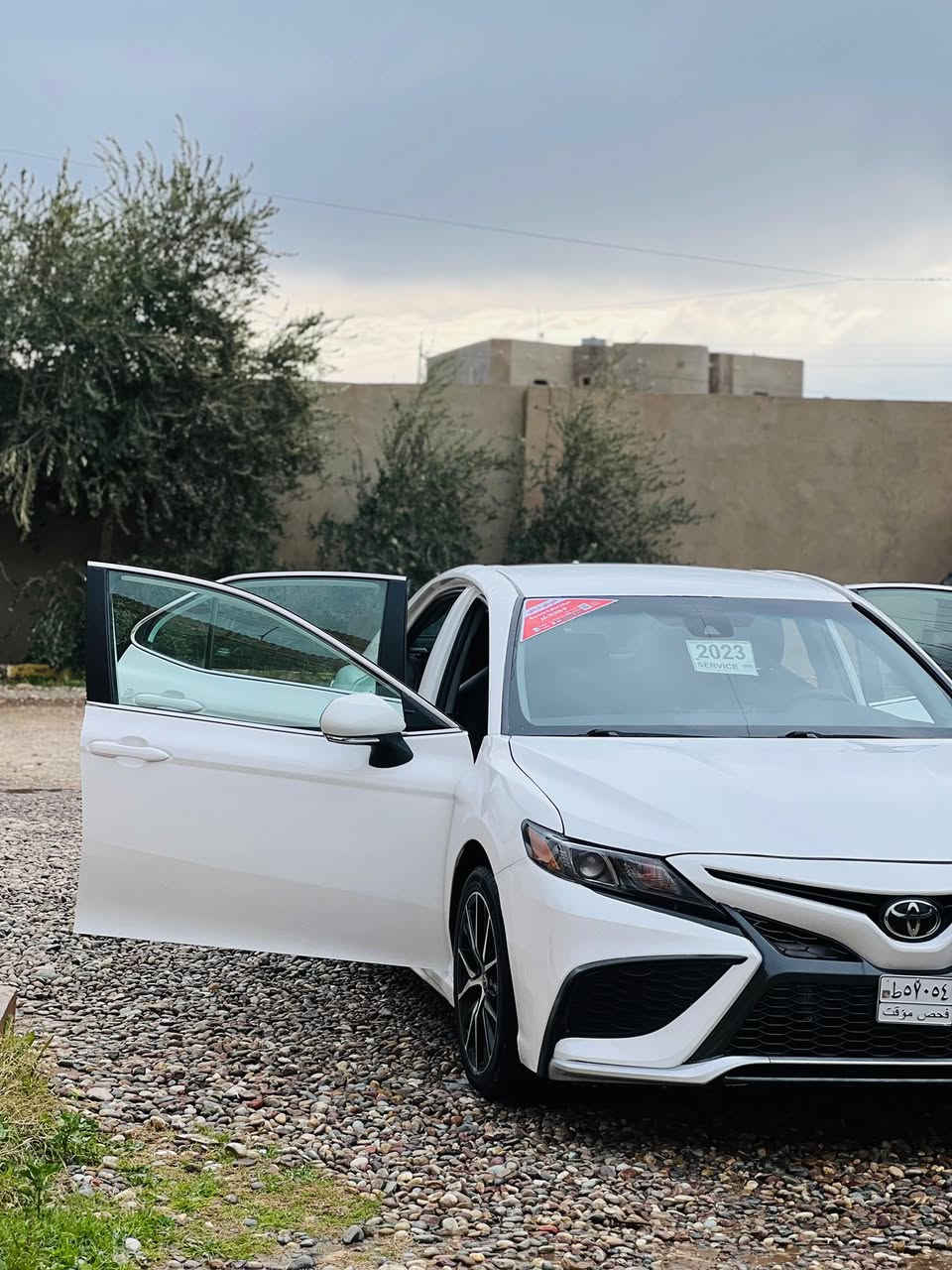 كامري موديل 2023ابيض ثلجي
Se فول مواصفات ماعدا الفتحة والبصمة 
بيها صبغ اربع قطع ونص بدون دواخل وبدون شواصي وبدون ايرباك بالشرط قطع الشركة مصلحات بدون تبديل وصورها قبل الصبغ موجودات. 
السيارة بدون رقم حرة تتسجل جميع محافظات العراق ماعدا الشمال.
السعر 165 وبيها مجال 
للاستفسار الاتصال على الرقم:
***********
