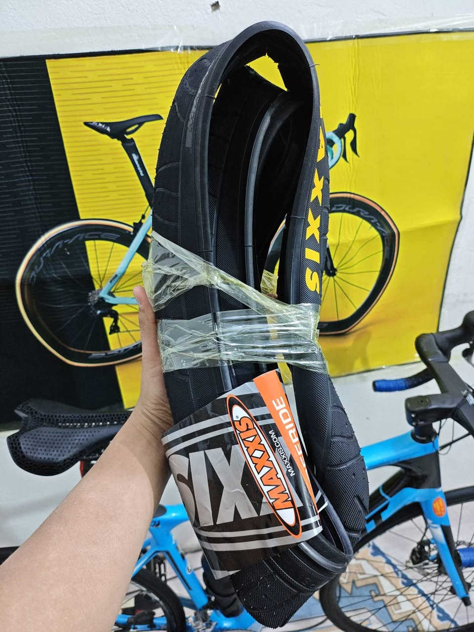 سلام عليكم
متوفر اطارات MAXXIS

حجم2.50×26

نقشه مسح 

متوفر زوج او تك

تفاصيل اكثر خاص  

متوفر توصيل جميع المحافظات 5
***********

