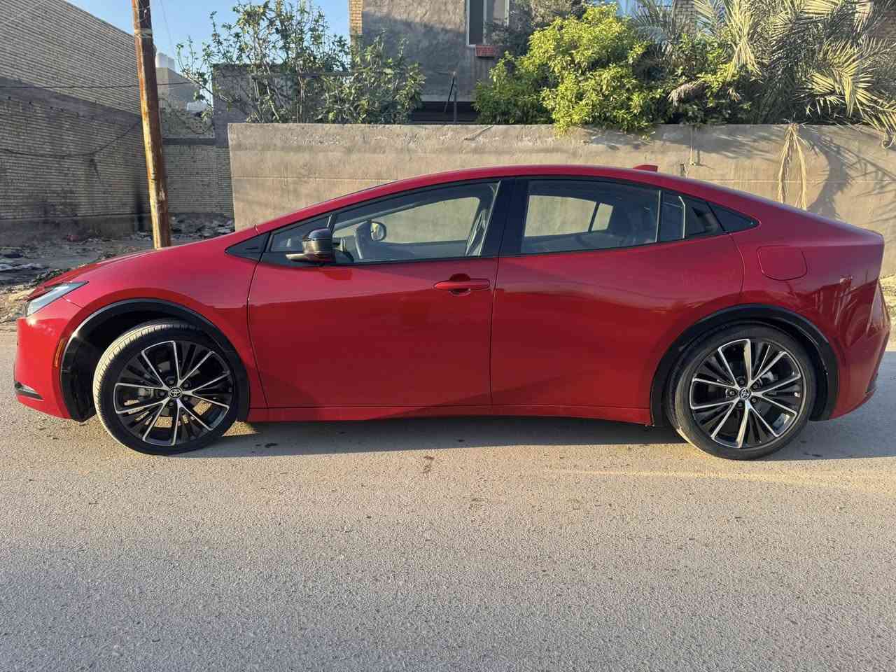 السلام عليكم
Toyota || prius 2025
تويوتا بريوس 2025 هايبرد (كهرباء+بنزين) 
سياره كامله من كلشي مابيها اي نقص 
-ماشيه 10000 بس يعني زيروو بمعنى الكلمه
-خارج السياره نضيف جداً
-داخل نضيف جداً
-محرك 4سلندر 2000 توربو
تفويله وحده تمشيك حوالي 900km كيلومتر
-مثبت سرعة ذكي
• نظام الحفاظ على المسار
 • مكابح طوارئ تلقائية
 • كشف المشاة
 • تحذير النقطة العمياء
- تحتوي على 5 انضمة قياده
-رادارات 360 درجه
-كاميرا خلفيه
-رادار امامي+كاميرا اماميه
-كشنات جلد+كشنات تدفئه 
-كشن السايق كهربائي
-تايرات جديده
-5راكب
و بعد هوااي مواصفات بالسياره و السياره نضيفه بمعنى الكلمه 
اذا تريد تعرف بقية المواصفات اتصل و بيك خير و تدلل 
-السعر—-190 ورقه وبيها مجال مكان السياره بغداد الزعفرانيه 
-***********
