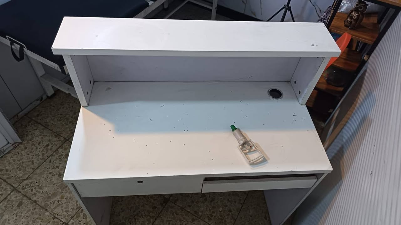 ميز مكتبي للبيع مكاني بغداد حي البتول
***********
