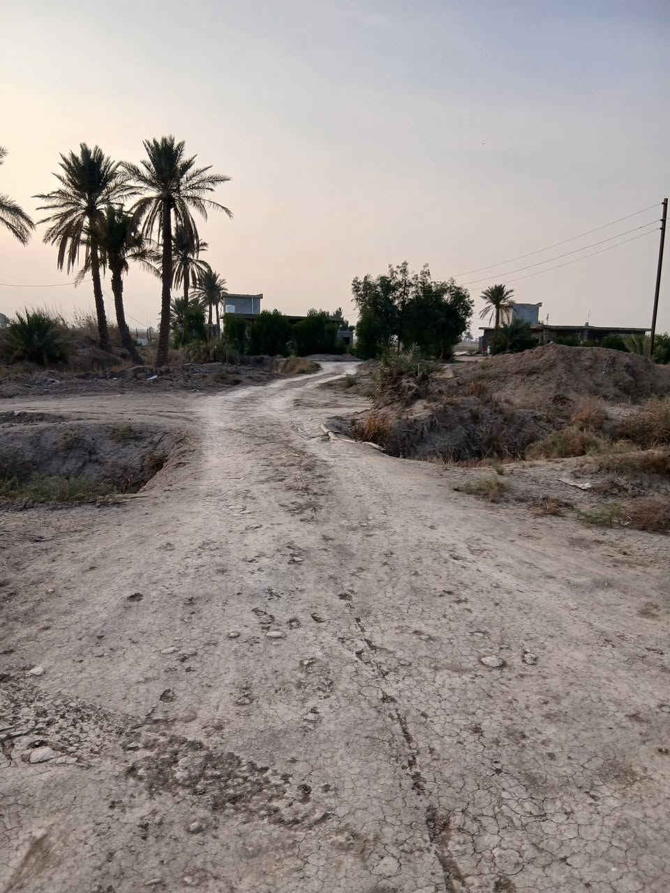 السلام عليكم ارض البيع ٢٠دونم مع بيوت اثنين حديثات العنوان بابل جبلة رشايد ***********
