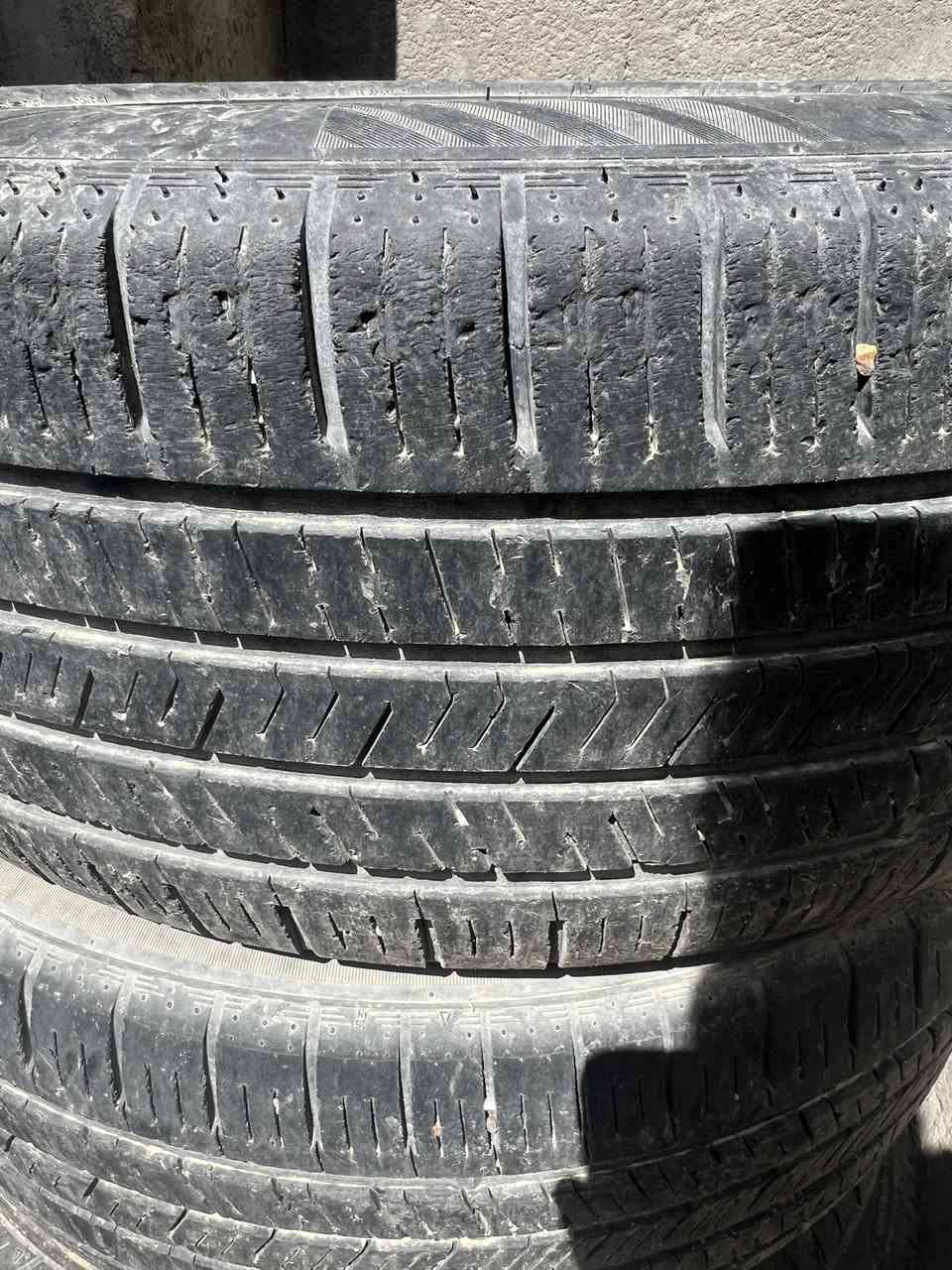 للبيع: إطارات دنلوب أصلية
• الشركة: Dunlop (بريطانية الأصل — مملوكة لشركة يابانية)
 • المقاس: 235/55R19
 • مؤشر الحمولة: 105 (حمولة قوية)
 • رمز السرعة: V (حتى 240 كم/س)
 • النوع: Extra Load (تحمل إضافي)
 • تاريخ التصنيع: 2022 الاسبوع 17
 • كانت مركبة على Kia Sorento
 • الحالة: جيدة

مناسبة لسيارات SUV مثل:
 • كيا سورينتو
 • هيونداي سنتافي
 • نيسان مورانو
 • فورد إيدج

جاهزة للبيع


**إذا كنت صاحب هذا الإعلان وتريد حذفه لأي سبب، رجاءا أرسل رسالة إلى الدعم الفني**