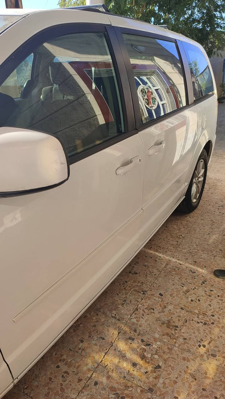 سلام عليكم دوج كرفان موديل 15رقم بصره مشروع وطني مكينة كير حدادية ابواب كهرباء صندوق  تبريد تدفئة سيارة جاهزة بيهة 3 قطع صبغ السعر 140 مكان البصره قضاء المدينه ***********
