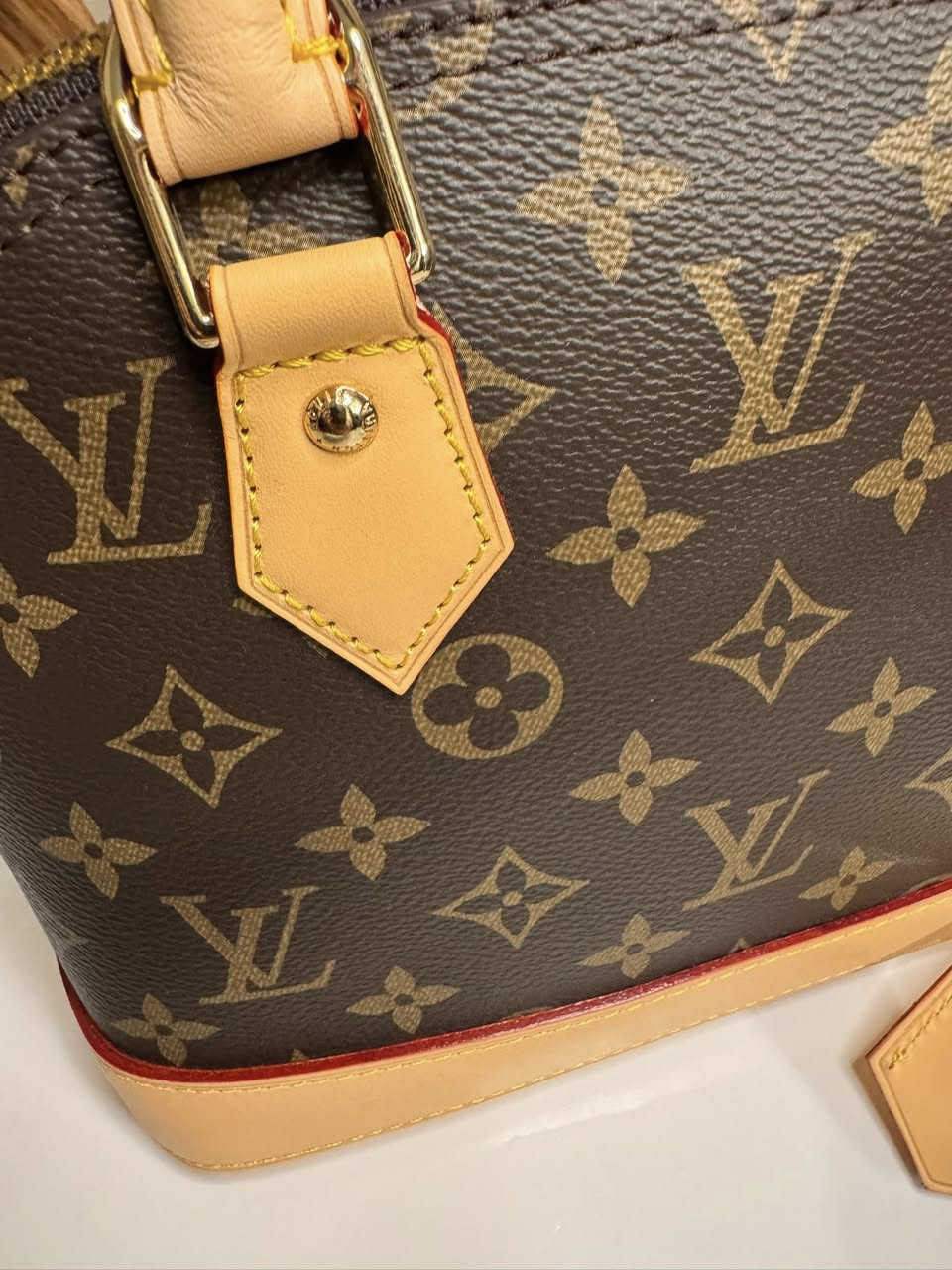 حقيبة حجم وسط من لوي فيتون اصليه للحجز مراسلة الصفحة


**إذا كنت صاحب هذا الإعلان وتريد حذفه لأي سبب، رجاءا أرسل رسالة إلى الدعم الفني**