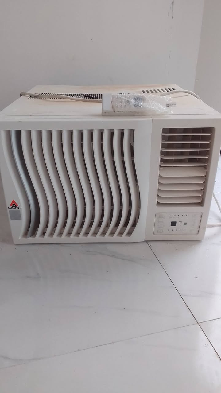 مكيف للبيع طن ونص استخدام موسم واحد شرط الفحص برودة ثلج ريمونت وشاشه للاستفسار ***********
