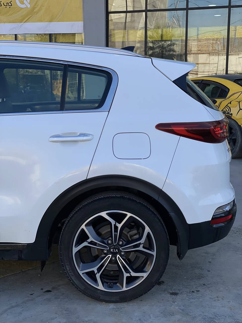 السلام عليكم
سبورتج جيتي لاين 2020 ماشيه 80 الف حقيقي
فووول مواصفات 1/1 كلشي بيها رقم بغداد بأسمي هزه ورقم وسنويه كله جديد كير محرك كفاله 
والسياره كفاله من الصبغ بيها بارد اصبعين فقط والسونار بالمنشور
سعرها 212 وبيها مجال الشراي يتصل وبالخدمه
مكاني بغداد الحريه ***********
