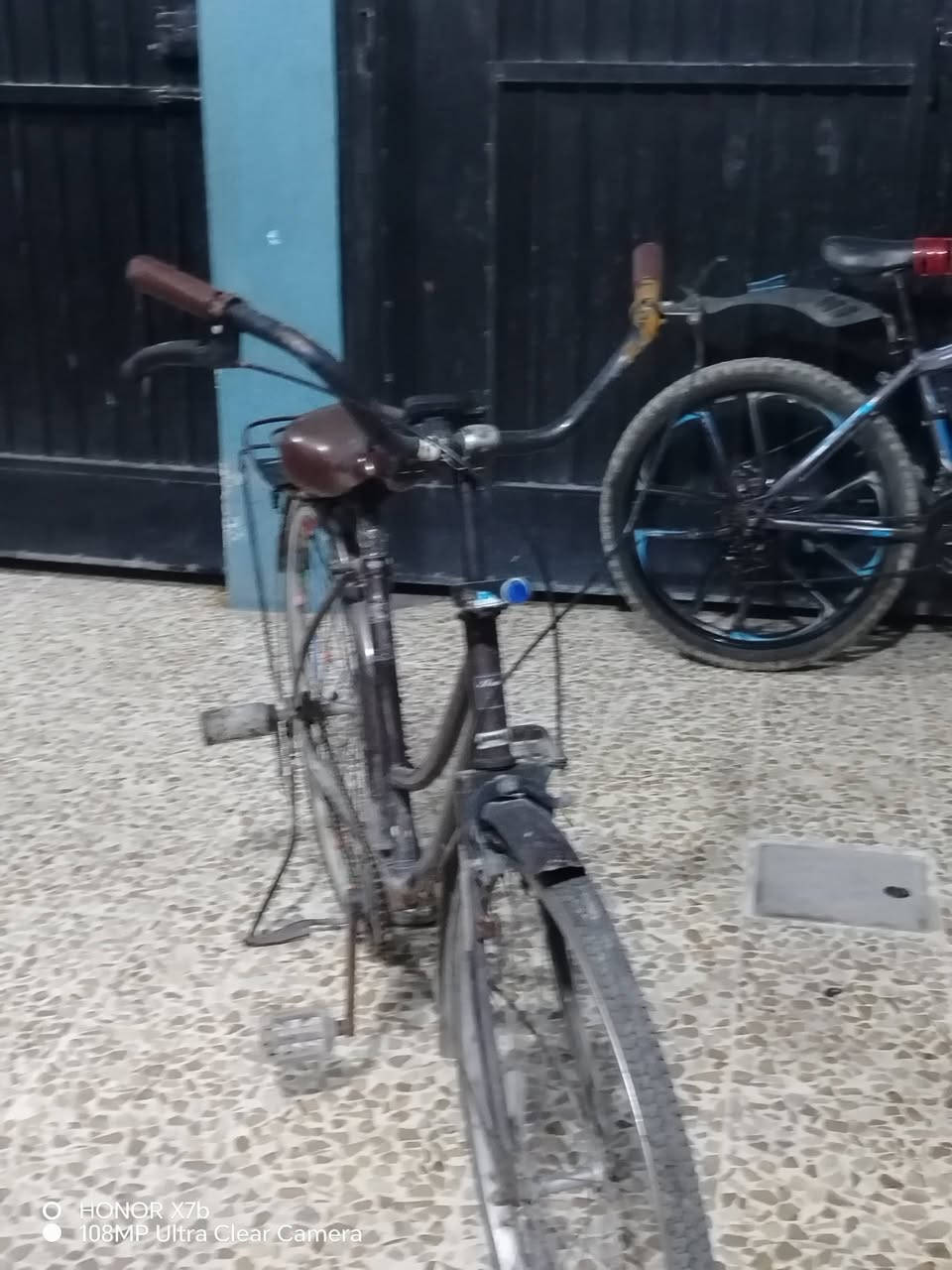 للبيع
نضيف اثر زنجار موضح بل صوره
كلشي مابيه فقط مكينه تضرب بوش
مكاني موصل حي السماح
سايدين محطه المشاعل
سعرو٦٠وبي مجال للطيبين


**إذا كنت صاحب هذا الإعلان وتريد حذفه لأي سبب، رجاءا أرسل رسالة إلى الدعم الفني**