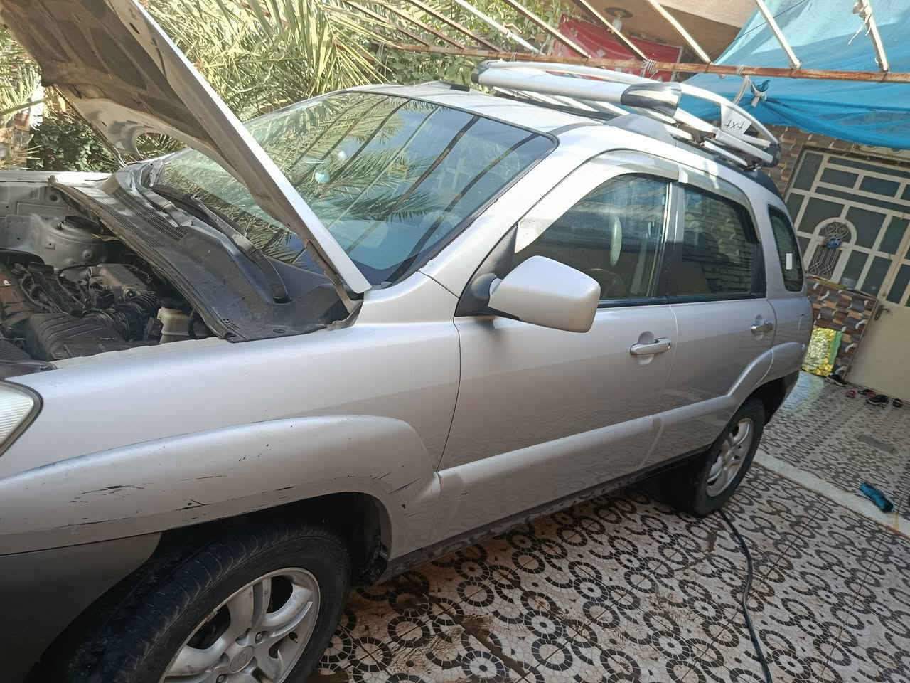 سبورتج محرك ٢٠٠٠ لون سلفري رقم بغداد انكليزي .محرك جديد وكير نضيف بيهه بس التكمه صفحة السايق بيهه صبغ ويل كب تدفئه وتبريد شغالات وبحاله ممتازه بيهه سبايه وبيهه شاشه وكامره خلفيه حداديه صدر امامي مشتغله بالجديد كهربائيات كلهه شغاله السياره باسمي مكانهه بالدجيل بالداخل .سعرهه ١١٠ وبيهه مجال للجادين .وهذا رقم موبايل .***********
