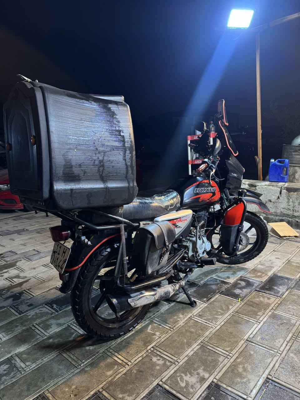 السلام عليكم بوكسر موديل 21 مرقم مجمبزه وكامله شاشه اشارات لايت زنون جنط صفاح كهربائياتها شغاله تجفيت جديد السعر 2.300 وبيها مجال رقمي ***********
