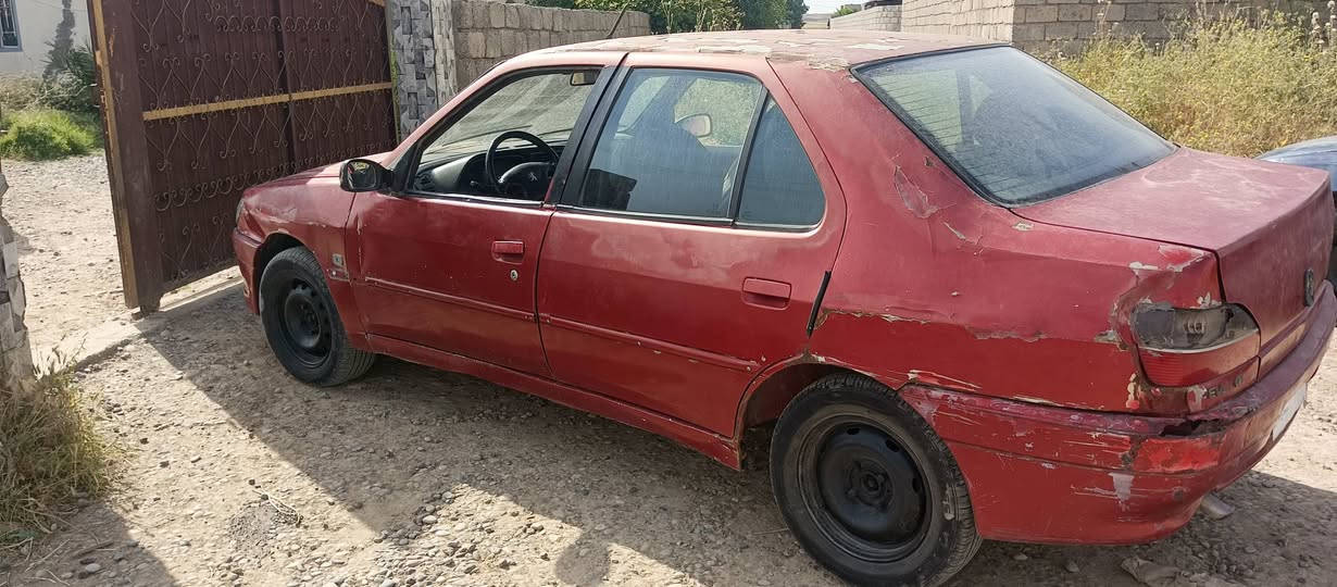 السلام عليكم بيجو البيع موديل الفين واثنين محرك وكير  شرط سعر 15وبيه مجال***********
