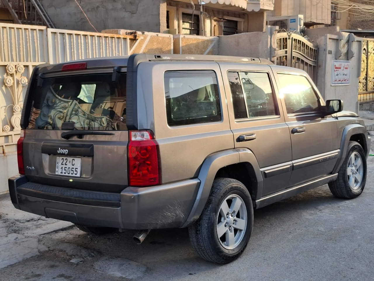 السلام عليكم للبيع او المراوس جيب كوماندر وارد خليجي فول مواصفات موديل ٢٠٠٧ محرك ٣٧٠٠ سته سلندر سبعه راكب ٣ قطع تبريد ثلج شاشه سستم سماعات تخم تأير جديد صدر امامي خلفي جديد كهربائيات كلها شغاله فور ويل شغال كشنات كهرباء بدون حادث السياره كفاله من الحادث بيها صبغ كلير ٤ قطع سونارها بالمنشور ارقام وهزه جديده بأسم عربي السعر ٩٨ وبيها مجال 
مكاني الدوره ابو دشير 
رقم الهاتف *********** بغداد, العراق
