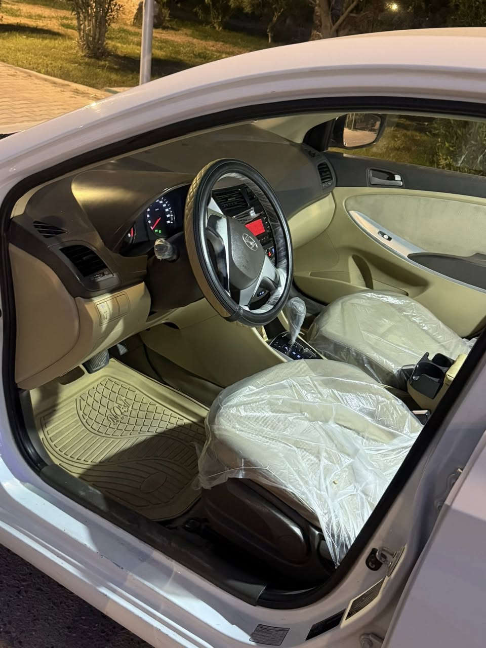 السلام عليكم
للبيع نقدا اعتذر عن الاقساط
هونداي اكسنت موديل ٢٠١١ 
رقم سليمانيه دولي
بيها صبغ نص جاملغ السكن الامامي 
السعر ٩٨ ورقه وبيها مجال بسيط 
مكاني صلاح الدين تكريت 
شرط التحويل والغرامات 
للاستفسار الاتصال على 
***********
***********
