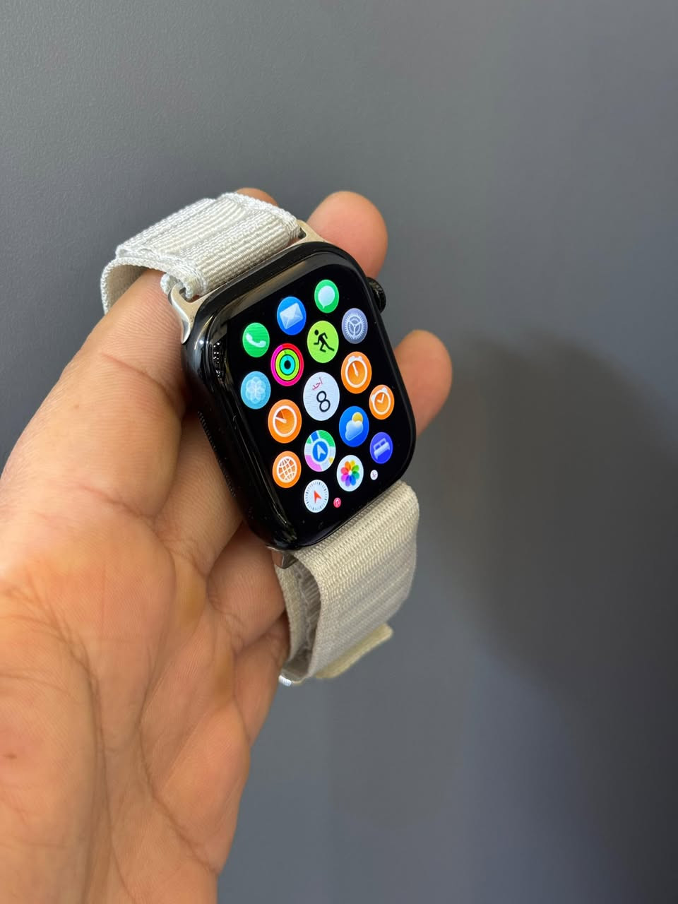 ساعة ابل جيل عاشر حجم 46 نضافة 95‎%‎ بدون محلقات بطارية 99 سعرهه 300 الف وبيهه مجال بسيط مكاني السيديه *********** متواجد وتساب
