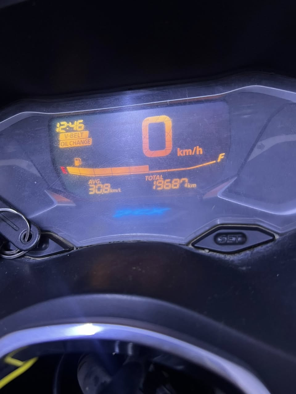 للبيع Honda PCX جيل 4 — دراجة تفرّ براحة وأناقة ✨
🔹 ماشية 19 ألف فقط
🔹 لون فيلي مميز وجذاب
🔹 مكفولة وبحالة ممتازة
🔹 استخدام نظيف جداً وما تحتاج أي مصروف

دراجة تجمع بين الفخامة، الراحة، والاقتصاد بالبنزين 🔥
الي يعرف بالـ PCX يعرف قيمتها عدل 
الدراجه مو يابني سعر خمصطعش ونص 15:50$ بيها مجال قليل وكلشي اكو بل سوك مكان بغداد *********** جيب فيتريه مو فيتر واحد

