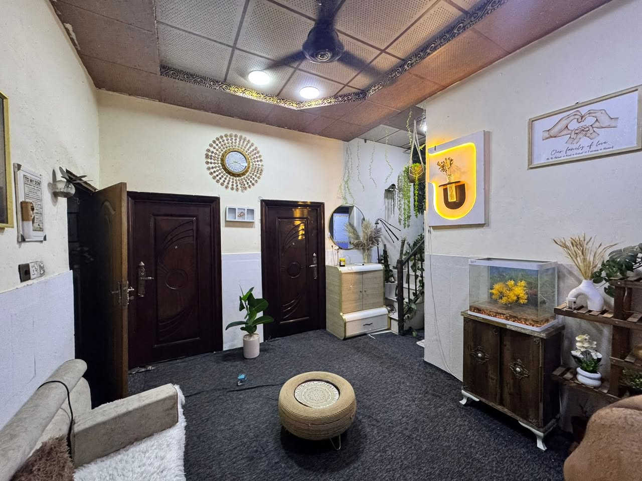 📢 للبيع منزل
فرصة استثمارية او سكنية 

🏠 الموقع: [التنومة / حي الجامعة موقع مميز ]

📏 المساحة: [١٠٠. متر  خلفي ]

🛏 عدد الغرف: [ 3 نوم + استقبال  + صالة عدد ٢ + مطبخ + مجمع حمامات عدد ٢ + حمام خارجي + مخزن في الطابق الثالث ٣* ٤ ملحق مع البيتونة]

🌳 مميزات: [موقع مييز حرف T شارع ١٥ ، قرب الشارع العام ٤ قطع فقط المسافة  والمسافة عن شارع القاطع ٦ قطع،  قريب عن المجمع الحكومي الجديد في قضاء شط العرب  ،  سطح كونكريت مسلح حسب المواصفات الهندسية للطابقين يحتوي على جسور مخفية ومقلوبة ، يحتوي البناء على أعمدة ، درج خارجي بالإضافة إلى درج داخلي بالإمكان الاستثمار عن طريق تأجير على شكل شقتين ، قرب خدمات ومدارس ، قريب على خطوط النقل ، يحتوي على برج إنترنت (اجار شهري وارد) ، واهم شي احسن ناس بالدنيا الجيران 🌹 الشاهد رب العالمين …]

📄 الملكية: طابو صرف  

💡 الخدمات متوفرة: ماء + كهرباء + مجاري + إنترنت ضوئي 

💰 السعر المطلوب: [. 165] (قابل للتفاوض) 

📞 للاستفسار: [.  *********** ]
