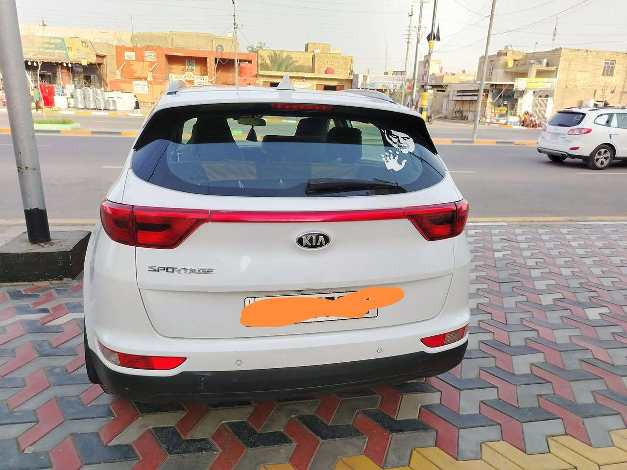 للبيع سيارة سبورتج 2017 وارد خليجي
رقم الماني السيارة بأسمي تحويل بنفس اليوم
مكينة دوش 2000 
 كير ومكينة  كفاله
تحكمات ستيرن
سويج
سيارة جاهزة ومرتبة وما تعبانه
موظف وعلى ايدي من الدوام للبيت
التفاصيل بالسونار.
للاتصال على الرقم  ***********
السعر. 175
