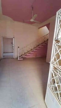 بيت للبيع حي الزهور قرب اعداديه النصر المساحه ١٥٠مترغرفتين وصاله ومطبخ...