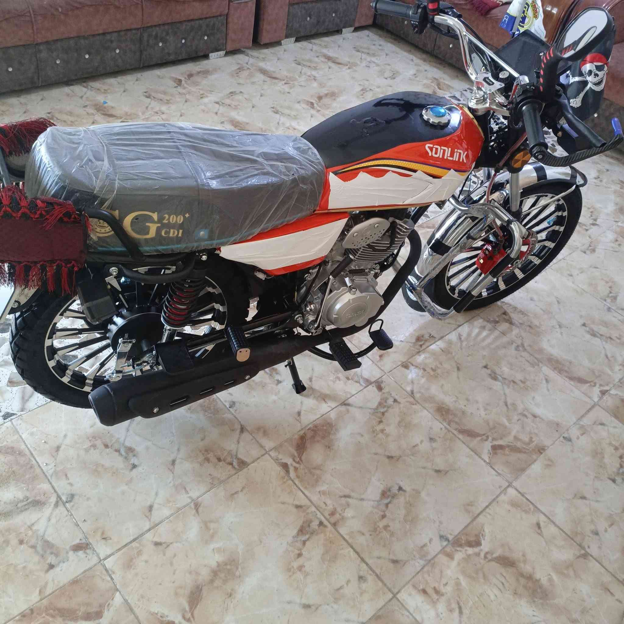 دراجه ايراني)(sonLik)
موديل 2025 كفاله عامه بدون اوراق
مكينه ضمان (6) اشهر 
ماشيه (950) km
وضع الشركه 
السعر 1100 وبيه مجال بصيط
***********
