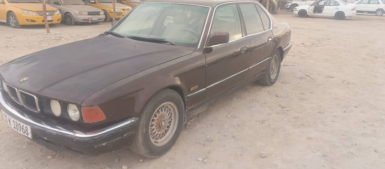 سلام عليكم سياره بيم موديل 91رقم بغداد تحويل مباشر سنويه جديده كير مكينه جديد  حدداديه جديد جاهز اللخير مابيه اي نقص ابد مكان السياره واسط الزبيديه اتصل ***********
