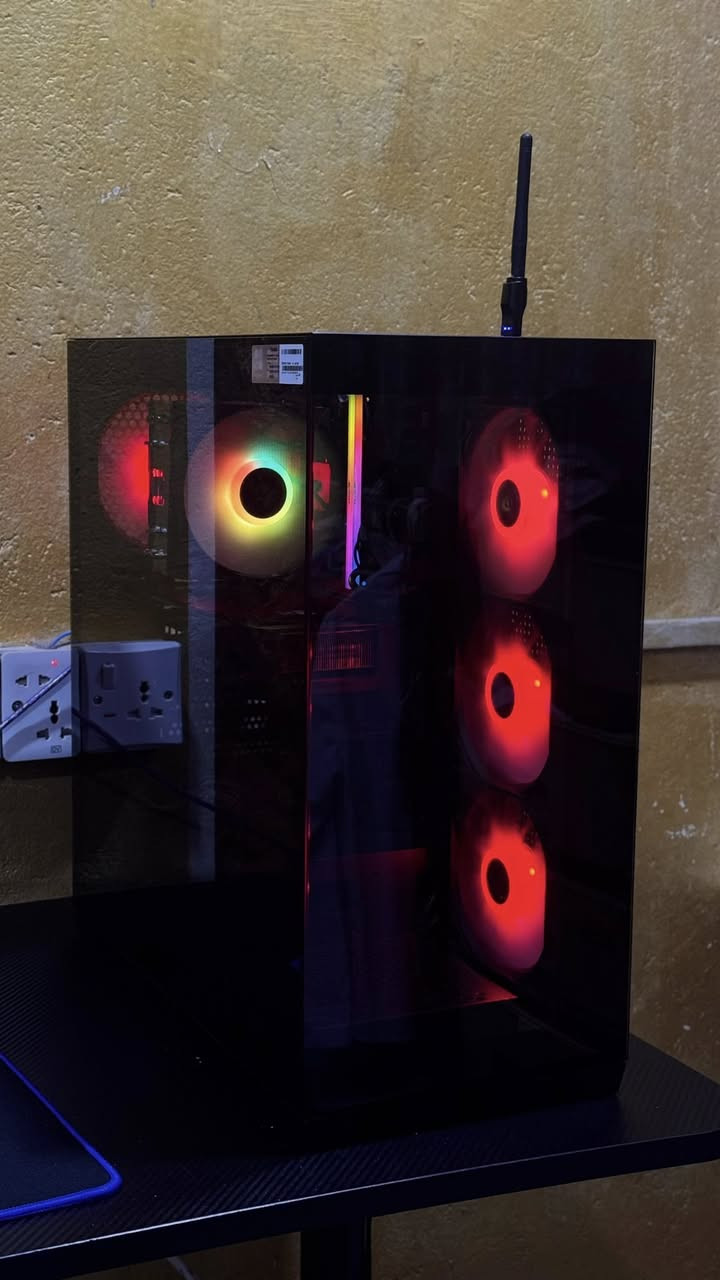 اسم الجهاز DESKTOP-BLH5BNG
المعالج AMD Ryzen 5 7600 6-Core Processor (3.80 GHz)
ذاكرة RAM المثبتة ‌‏32.0 غيغابايت (‌‏31.2 غيغابايت مستخدم)
بطاقة الرسومات NVIDIA GeForce RTX 5060 (8 غيغابايت)
AMD Radeon(TM) Graphics (486 ميغابايت)
مساحة التخزين تم استخدام 644 GB من 954 GB
نوع النظام نظام تشغيل بإصدار 64 بت ومعالج يستند إلى x64

السعر خاص 
مكاني البصرة توصيل ما عندي 
***********
