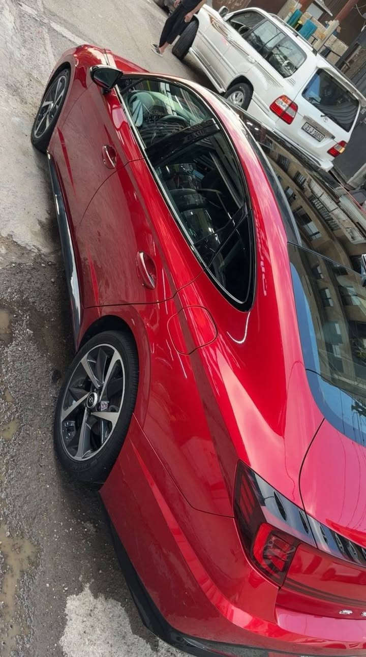 سوناتا ٢٠٢٢ وارد امريكي
 ماشيه ٣٥ الف لمتد فول مواصفات
حادث باب فقط مبدل نفس اللون السيارة بدون صبغ
صور الحادث بالمنشور
بانوراما. 
كشنات جلد ومخمل وخيط احمر
كامرا
رادار امامي وخلفي وجانبي
ويل ١٩
تحديد مسار 
تشغيل عند بعد 
محرك 1.6 توربو 
سستم سماعات بوس
شاشة جبيرة 
الدشبول الكتروني 
وبعد هوايه مواصفات 
السيارة باسمي وجديدة بدون اي نقص 

رقم صاحب سيارة ***********

