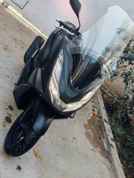 سلام عليكم دراجة pcx جيل رابع مديل 2021 الدراجة بحالت الوكاله مكفوله كفالة من المحرك وكشر اي نقص ما بيهة موصفات بصمة ومفتاح طوارئ وحساس ازدحام وستان حساس وجهاز إنذار مكاني ميسان السعر 21 ورقة وبيهة مجال الرقم ***********
