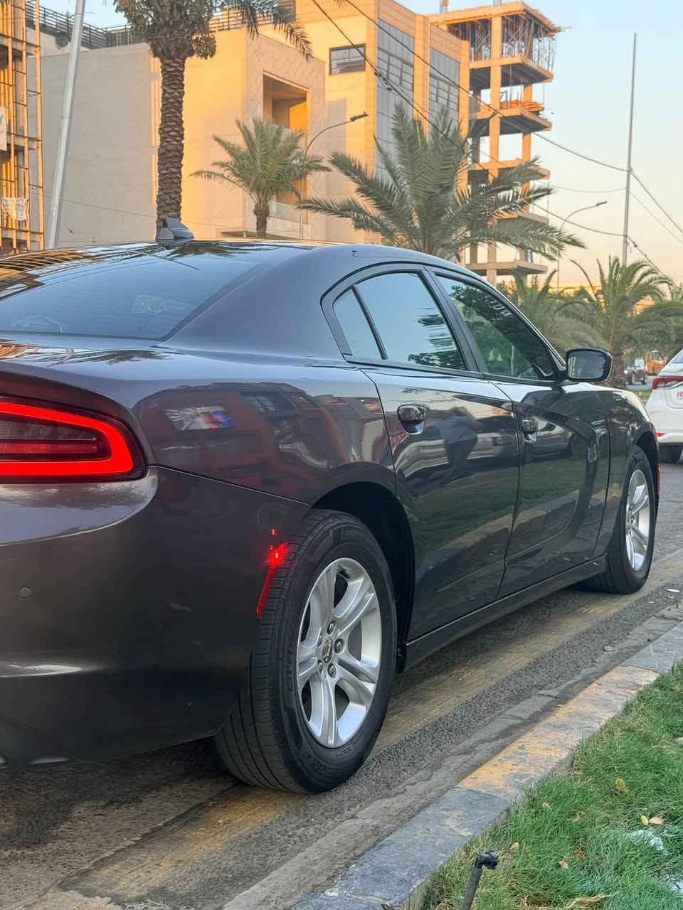 سياره حادثها سطحي جاملغ تبديل + بنيد صبغ
ايرباك سليم بلادي 
SXT 
لا شاصي بيها ولا لغد كفاله 

موصفات SXT معروفه 
مفتاحين 
بصمه 
قطعتين تبريد 
تشغيل عن بعد 
كامره 
شاشة كبيره 
ثلاث أنواع قيادة 
كرسي كهرباء 
داخل مخمل 
ليد زنون لايت زنون بلادي 
ويل اصلي بلادي 
شخوط مابيها السياره 
كلش كلش نظيفة مال بنيه 
سعر 23,500 
يعني 235 ورقة 
مجال بسيط بيها 
موقع اليرموك الي يحب يجي يشوفها 
***********
