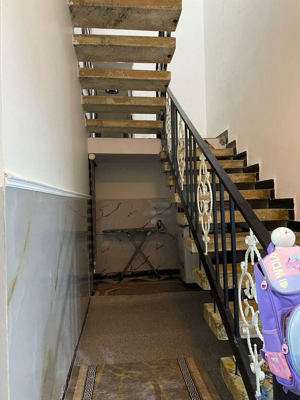 بيت للبيع في مجمع ابن يقطين غرفتين وصاله واستقبال ومطبخ وحمام داخلي وخارجي حر غير مطلوب للاستفسار الاتصال على ***********
