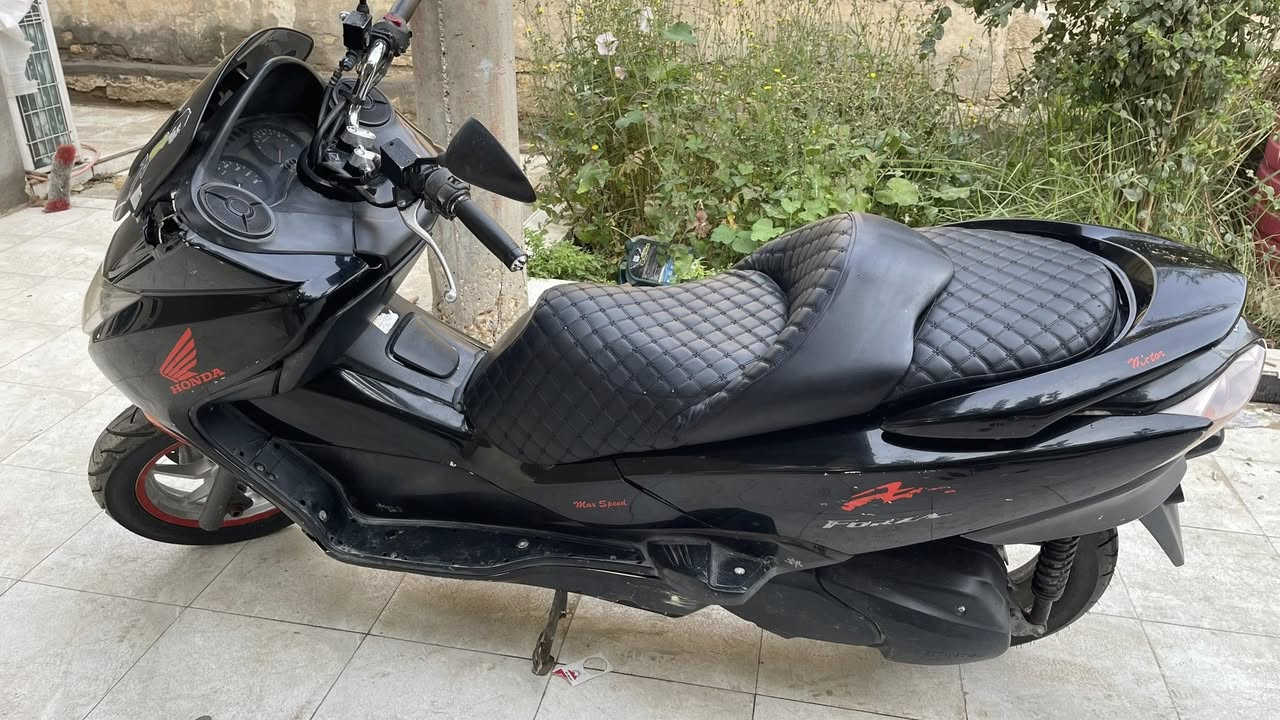 السلام عليكم
فورزا 010 للبيع
كفراتها كدامكم مبينه بالصور 
عمية بلاد 
مكينتها حلوة وناعمة 
بس بيها ضعف بالفيت بم 
ونواقص بسيطة 
سعرها 900 وبيها مجال
مكاني ناصرية مركز 
رقمي 
***********
