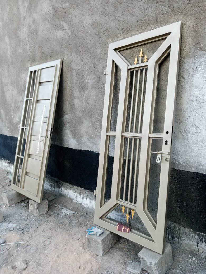 حفر كهرباء نزالات قص كوسره
صبغ بيوت محلات سياجات 
صبغ ابواب وشبابيك 
  قص اشجار وتتضيف حدائق 
تفليش بيوت محلات سياجات ارضيات 
قص وتفليش جدران 
تقشيط وقص الازاره او تقشيط لبخ
دفن وتصفير ارضيات  بيوت محلات
***********
