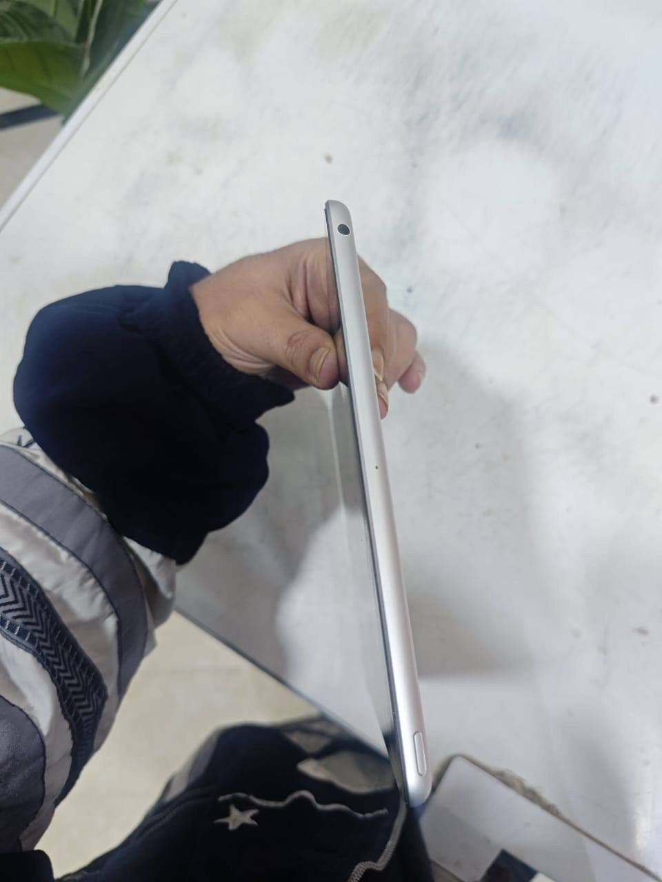 ايباد 9 نضيف وياه كارتون شاحنه 
ذاكرة 64
بطارية 72
رايده ب 225 وبي مجال
***********
