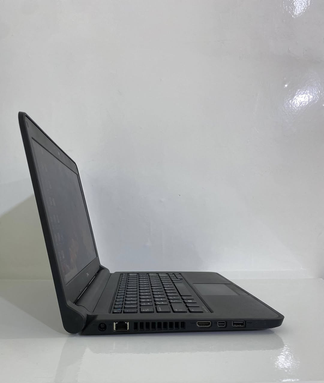 🖥️ Dell Latitude 3350 🔥

✨ لابتوب عملي، خفيف، وسعره مغري. 

✨ مناسب للطلاب، الدوام، الإنترنت، والأعمال المكتبية. 

🩵🤍 المواصفات 🤍🩵

🚀 معالج Intel Core i5 – الجيل الخامس (U)
🧠 RAM 8GB DDR3 – قابل للتطوير
💾 SSD 128GB – أداء سريع (قابل للتطوير)
🖥️ شاشة 13.3 إنج – خفيف وسهل الحمل
🎮 كرت شاشة Intel HD 4GB
⌨️ كيبورد عربي / إنكليزي.

✨✨✨✨✨✨✨✨✨✨✨✨✨✨✨✨✨✨✨✨

💰 السعر: 155 ألف دينار فقط. 

🚗 يتوفر خدمة توصيل لجميع المحافظات. 

🩵بغداد 5 الف دينار فقط. 
🩵محافظات 6 الف دينار فقط. 

✨✨✨✨✨✨✨✨✨✨✨✨✨✨✨✨✨✨

📑ضمان لمدة عشره أيام من تاريخ الإستلام. 

☎️للحجز والاستفسار التواصل على الواتساب أو المازنجر.***********
