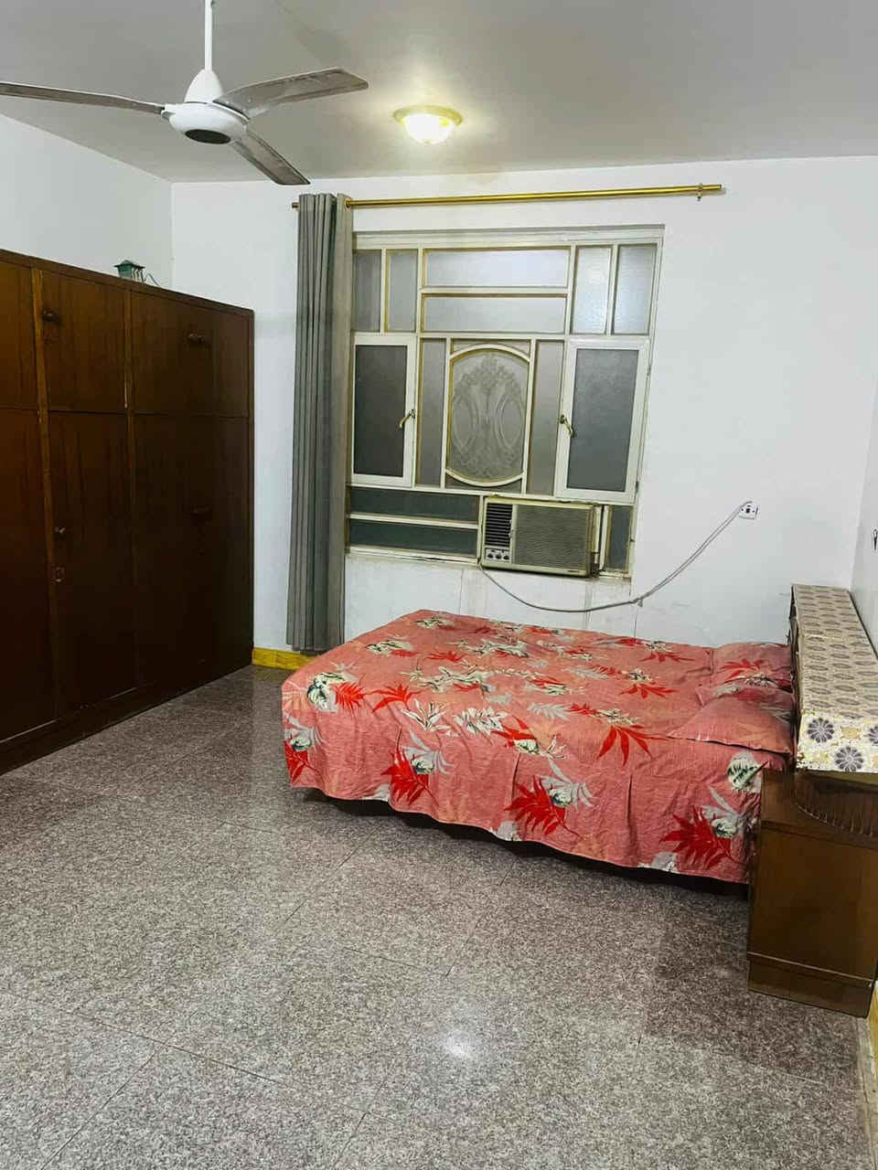 🏘️ / دار للبيــع مسـاحه(200)م طابو (صـرف )

                 الواجهه 10 م / النزال 20 م 

🧱 بناء سنة  2012 

1️⃣ الطابق الاول / غرفة نوم  .مطبخ . أستقبال . هول . كليدور . مجمع صحيات عدد ٢ . كراج  .  

2️⃣الطابق الثاني /  سويت كامل(غرفة نوم مع هول ومطبخ ومجمع صحيات) . غرفة نوم . هول . 

علماً (الطابق الثاني بناء 2021)

                 💵 السعر /460 بيه مجال

📍 الموقع / حي الجامعه خلف اعدادية الجامعه للبنين

                      

للأستفسار ☎️: (***********)
